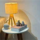 Abajur de Madeira Tripé Rústico - Refinado Lar