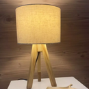 Abajur de Madeira Tripé Rústico - Refinado Lar